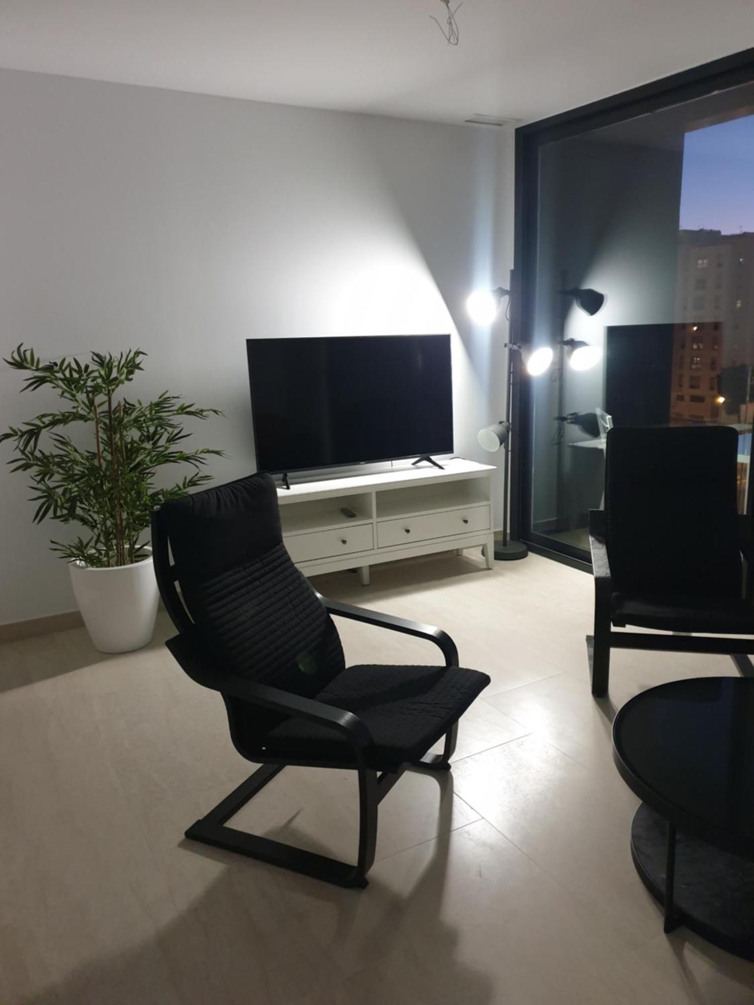 Lhome 카디스 외부 사진